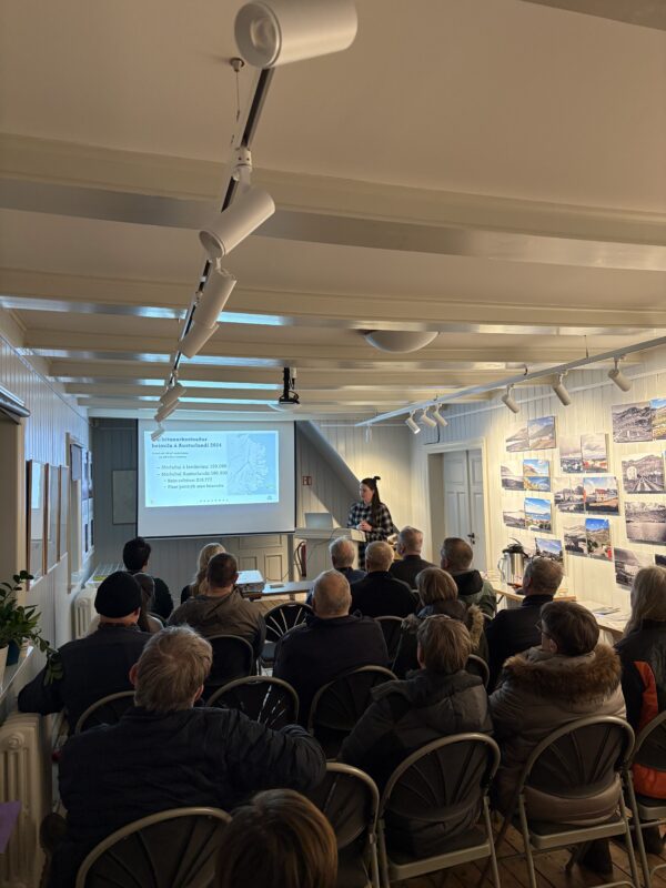 Hrafnkatla Eiríksdóttir að flytja erindi í desember 2025